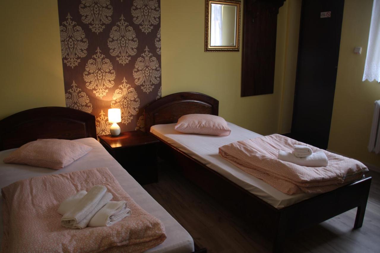 Zajazd Pod Kominkiem - Brzoza Kolo Torunia Ngoại thất bức ảnh