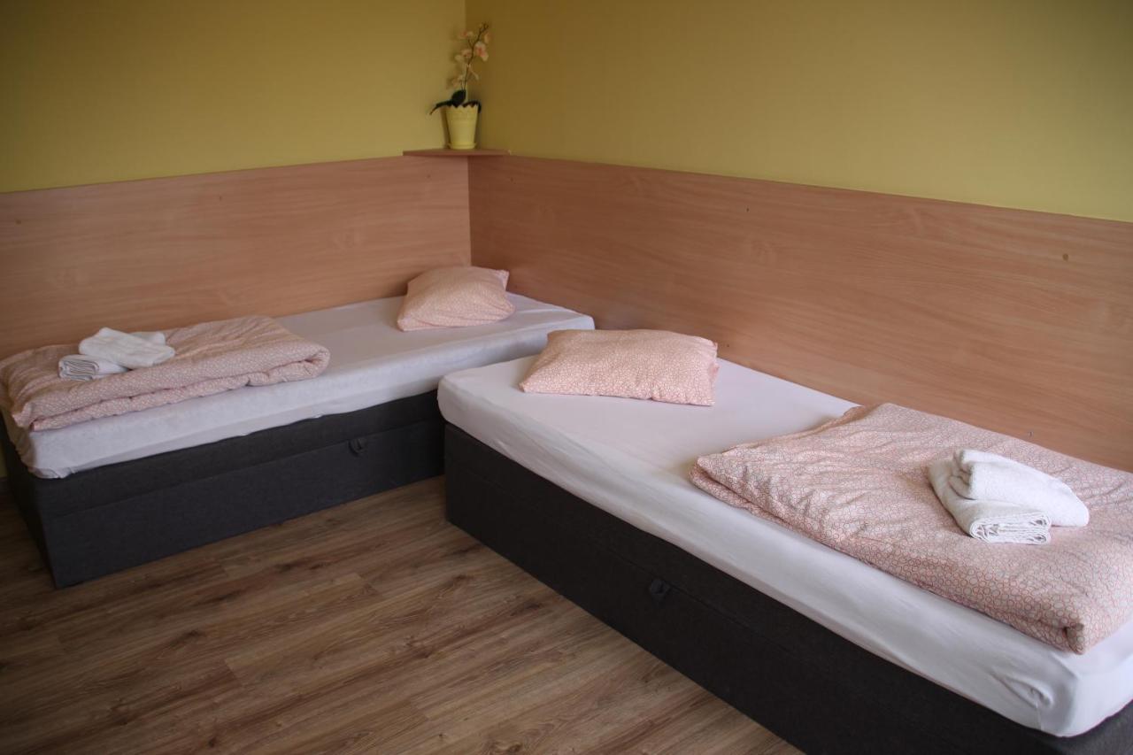 Zajazd Pod Kominkiem - Brzoza Kolo Torunia Ngoại thất bức ảnh